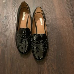 Size 9.5 patent leather oxfords